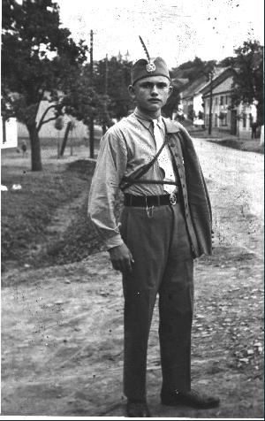Pan Jan Kr�tk� v Orelsk�m kroji, asi 1933.